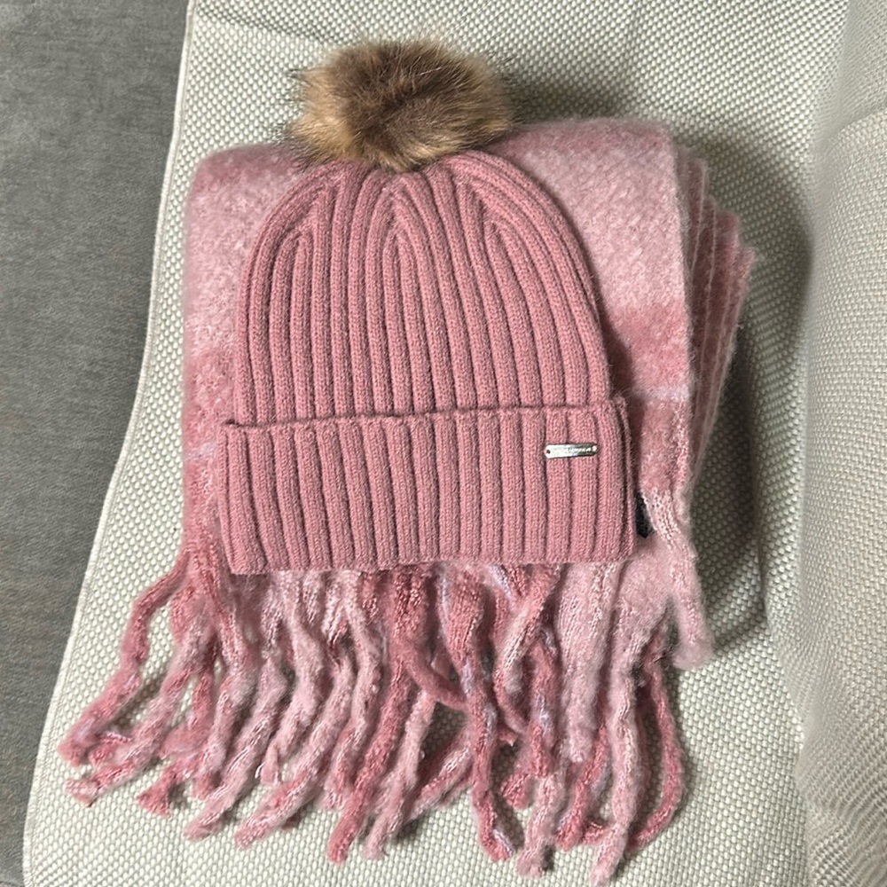 New Steve Madden Hat and Scarf Set